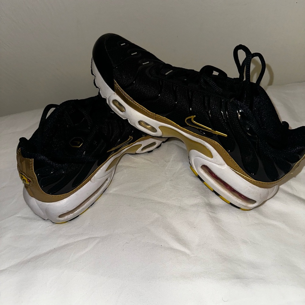 Nike Kids Black and Gold Sneakers - Picture 4 of 11